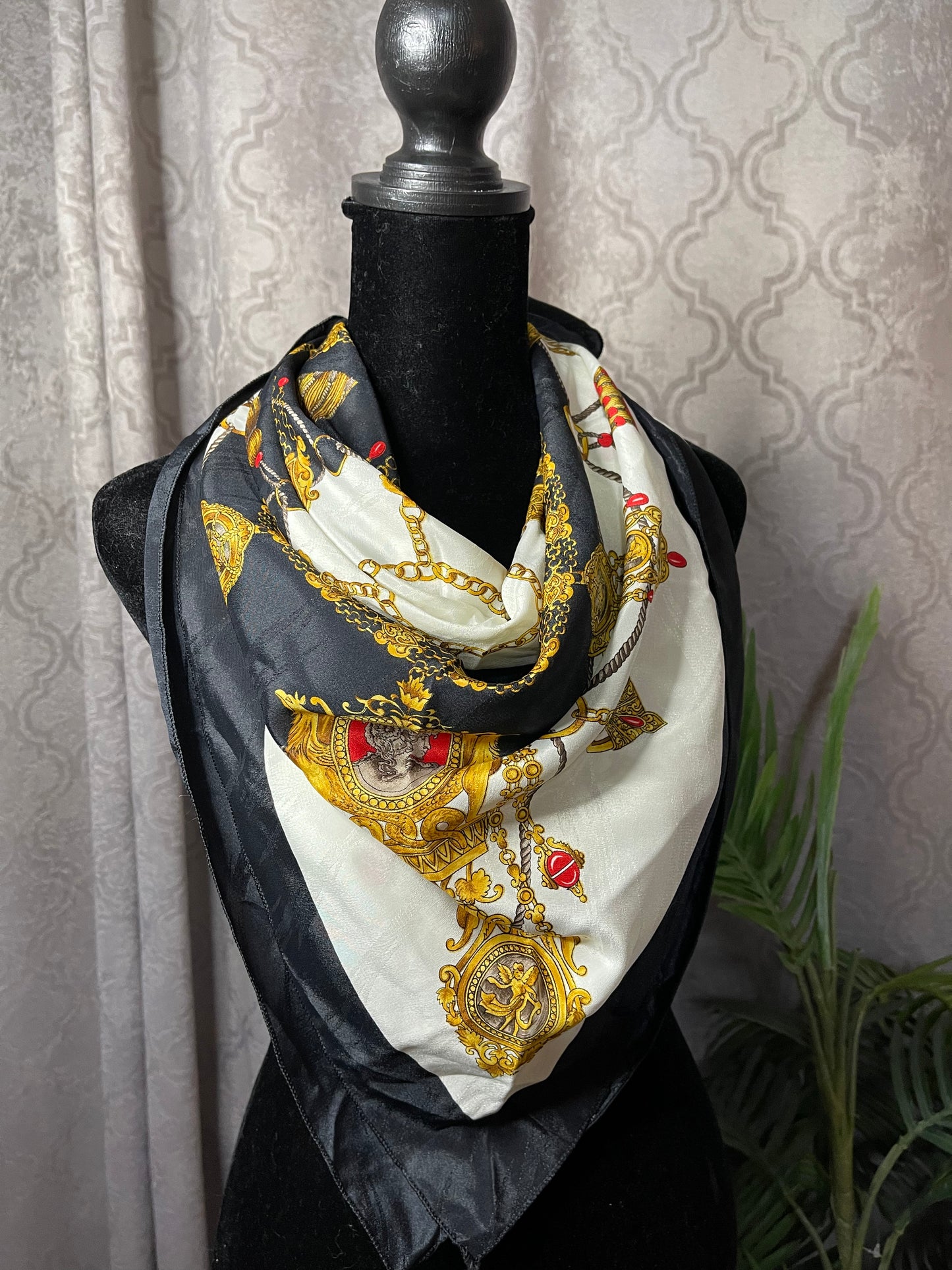 Vintage preowned Black/ White Scarf