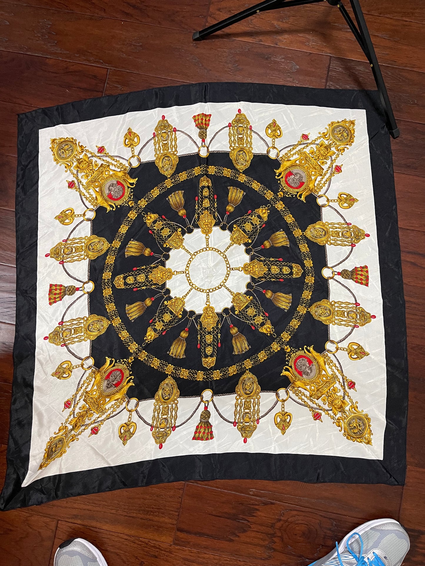 Vintage preowned Black/ White Scarf