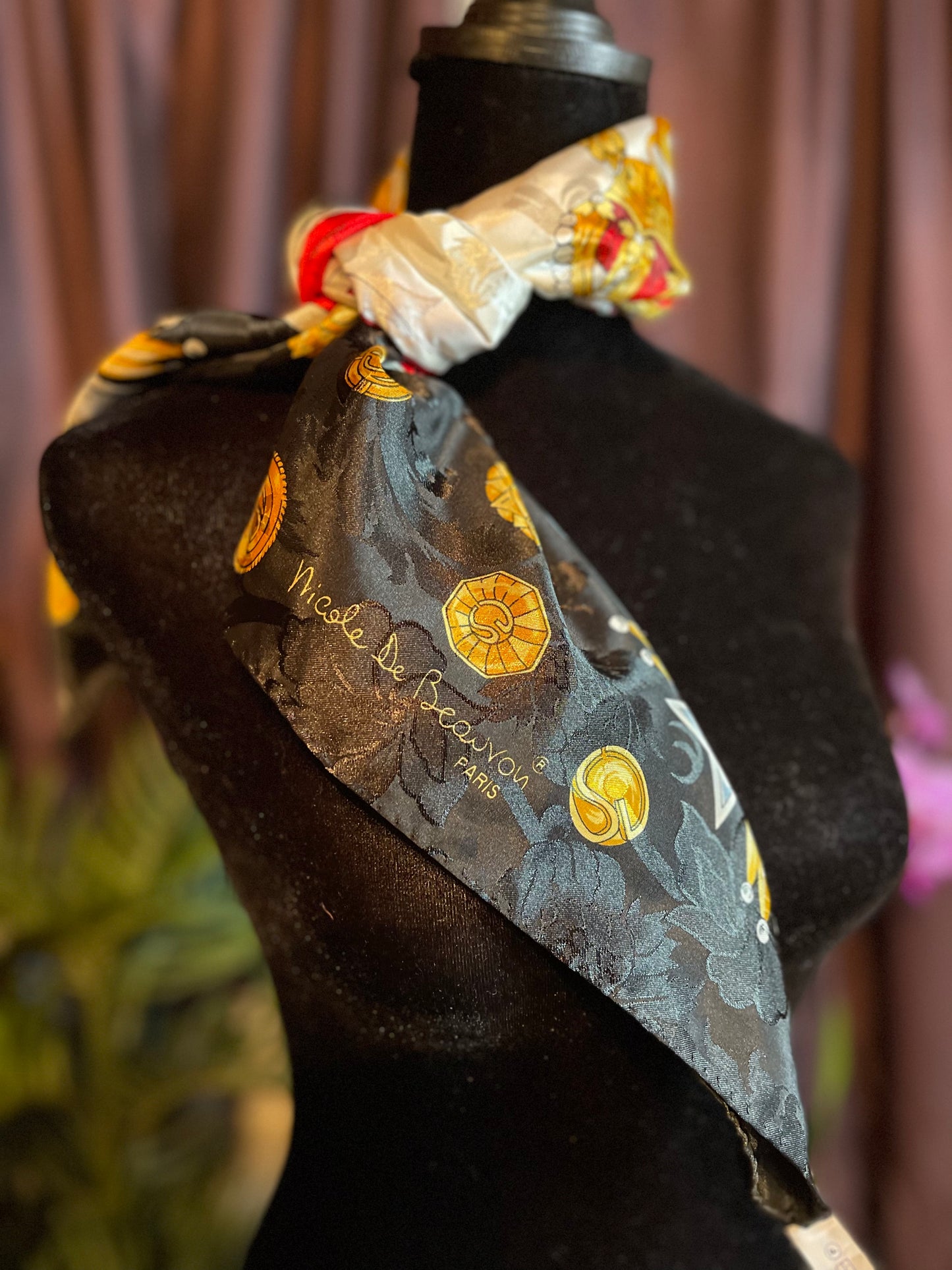 Designer Nicole De Beauvoir Paris, 100% polyester scarf