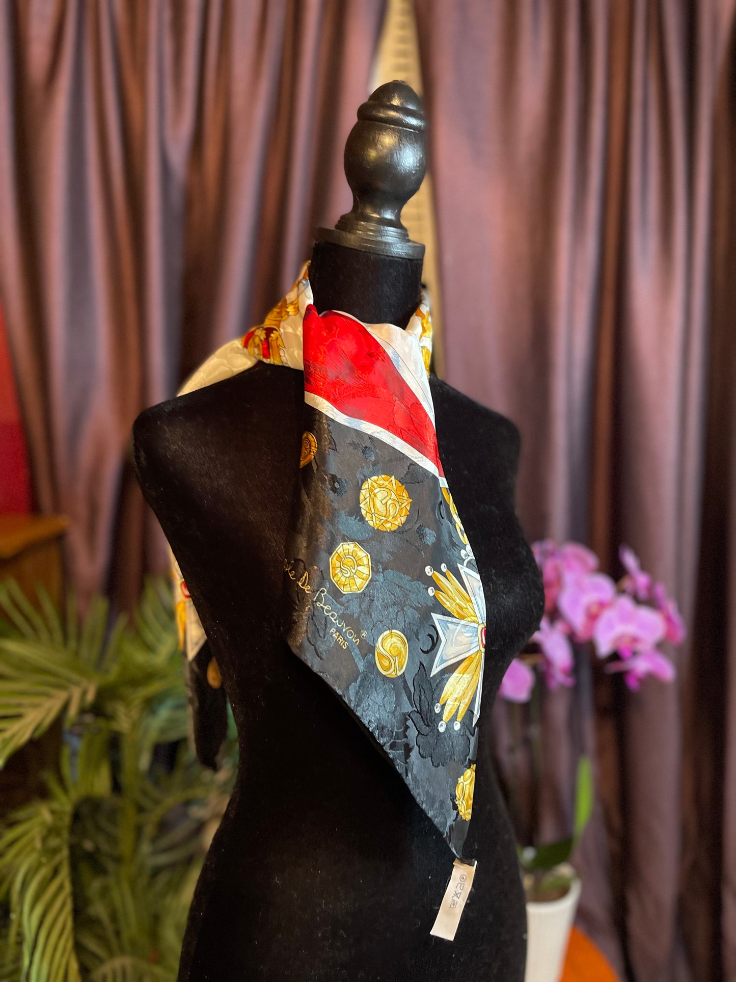 Designer Nicole De Beauvoir Paris, 100% polyester scarf